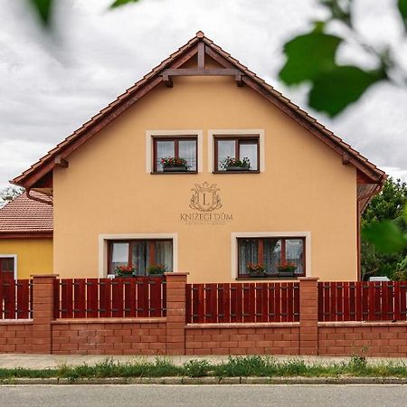 Knizeci Dum - Ubytovani V Lednici Леднице Экстерьер фото